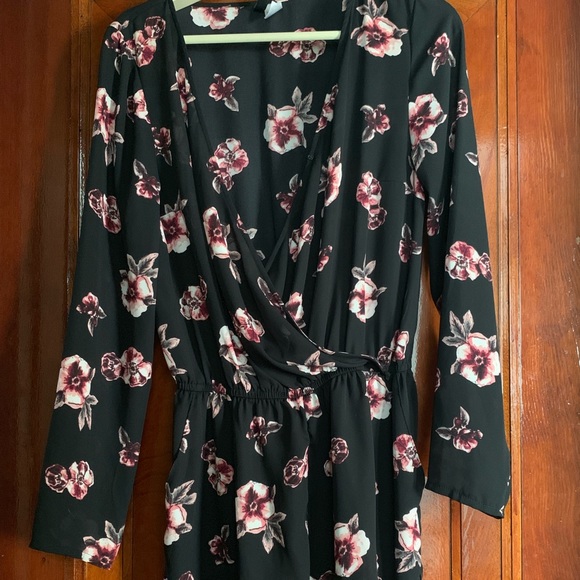 H&M Dresses & Skirts - Long sleeve floral jumper H&M Dresses & Skirts - Long sleeve floral jumper